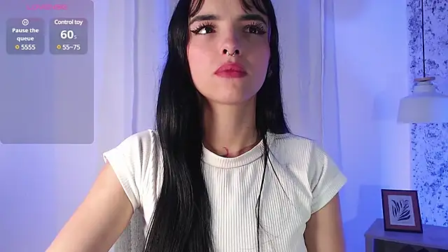 Snapshot of Layla_crazybaby_ chatting on January 2025 08:43:02 PM Layla crazybaby online show from January 2025 08:43:02 PM