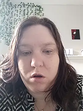 Snapshot of CurvyMilf1992 chatting on October 2025 07:08:02 AM CurvyMilf1992 online show from October 2025 07:08:02 AM