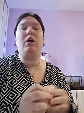 Snapshot of CurvyMilf1992 chatting on October 2025 07:31:02 AM CurvyMilf1992 online show from October 2025 07:31:02 AM
