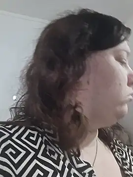 Snapshot of CurvyMilf1992 chatting on October 2025 06:27:02 AM CurvyMilf1992 online show from October 2025 06:27:02 AM