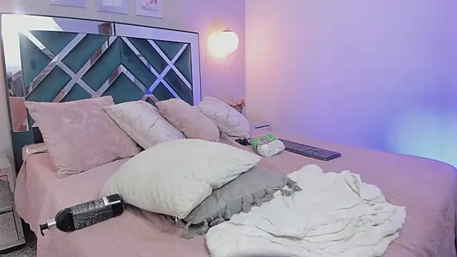 Snapshot of ibella7 chatting on February 2025 03:15:01 AM ibella7 online show from February 2025 03:15:01 AM