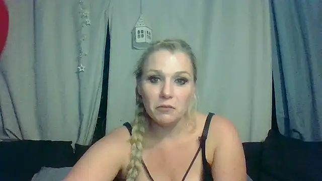 Snapshot of DevilsAngel13 chatting on October 2025 02:53:02 AM DevilsAngel13 online show from October 2025 02:53:02 AM