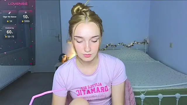 Wild Sophie  online show from October 2025 07:01:02 PM