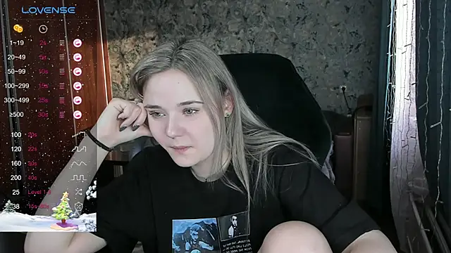 Snapshot of Your_small_bunny chatting on December 2024 08:02:01 AM Your small bunny online show from December 2024 08:02:01 AM