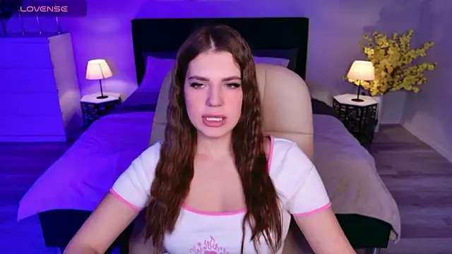 Snapshot of BellaSweetHeart chatting on October 2025 06:24:01 AM BellaSweetHeart online show from October 2025 06:24:01 AM