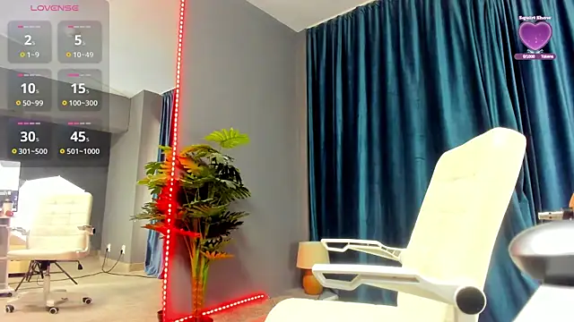 Snapshot of LaurynCopper chatting on October 2025 06:00:02 AM LaurynCopper online show from October 2025 06:00:02 AM