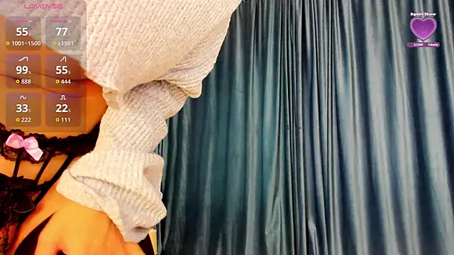 Snapshot of LaurynCopper chatting on October 2025 06:12:02 AM LaurynCopper online show from October 2025 06:12:02 AM