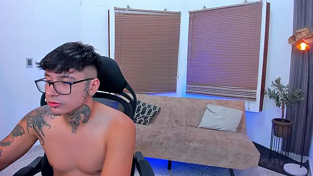 Party guyssex online show from October 2025 08:33:01 PM