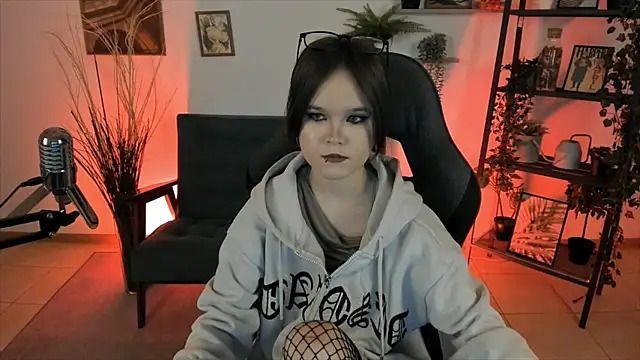 Elainebeness online show from December 2024 08:42:01 PM