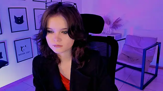 Elainebeness online show from December 2024 06:27:02 PM