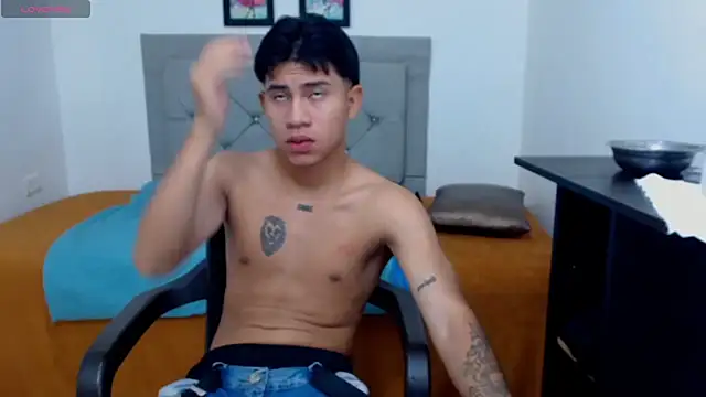 Snapshot of logannth chatting on October 2025 08:43:02 PM logannth online show from October 2025 08:43:02 PM