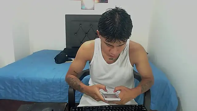 Snapshot of logannth chatting on October 2025 12:00:02 AM logannth online show from October 2025 12:00:02 AM