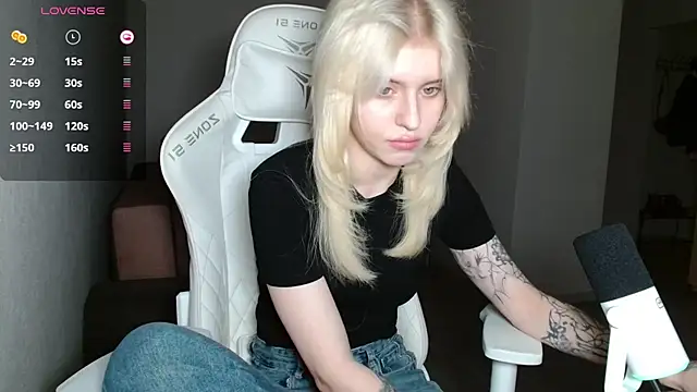 Snapshot of LizaKisses chatting on October 2025 04:05:02 PM LizaKisses online show from October 2025 04:05:02 PM