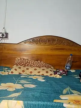 Snapshot of royaldoll-143 chatting on December 2024 08:14:02 PM royaldoll-143 online show from December 2024 08:14:02 PM