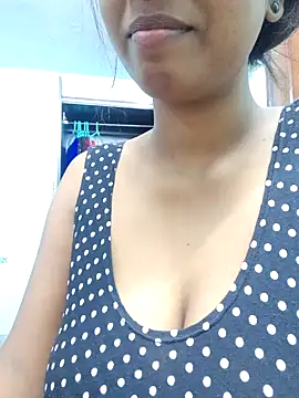 Snapshot of royaldoll-143 chatting on January 2025 08:21:02 PM royaldoll-143 online show from January 2025 08:21:02 PM