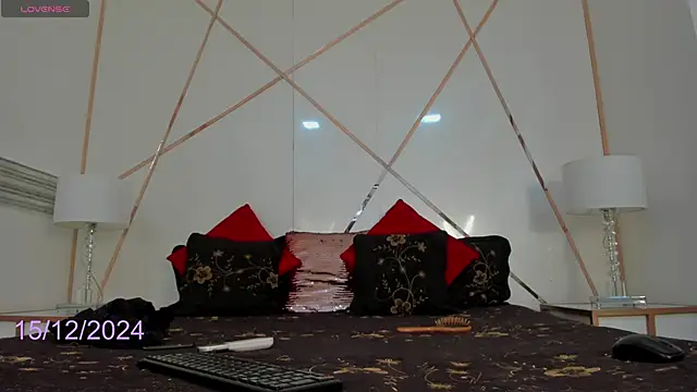 Eva Coluccy online show from December 2024 03:42:01 PM