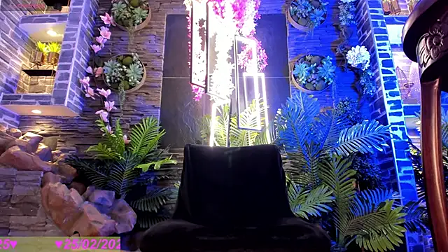 Eva Coluccy online show from February 2025 01:00:01 AM
