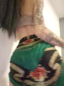 Snapshot of roxi_katty chatting on October 2025 06:12:01 AM roxi katty online show from October 2025 06:12:01 AM