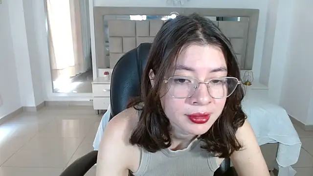 zoecruzz online show from October 2025 03:32:01 PM