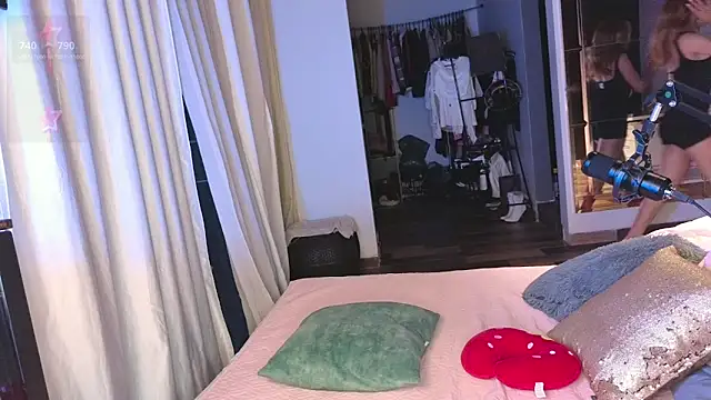 Snapshot of greyslopez chatting on November 2025 10:43:02 PM greyslopez online show from November 2025 10:43:02 PM