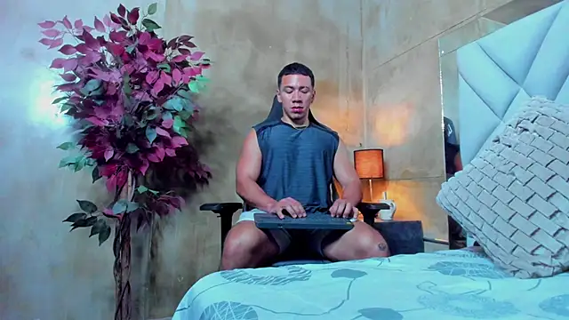 Snapshot of marc_ginale chatting on October 2025 01:20:02 AM marc ginale online show from October 2025 01:20:02 AM