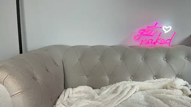 Snapshot of mollywilde chatting on October 2025 10:56:02 AM mollywilde online show from October 2025 10:56:02 AM