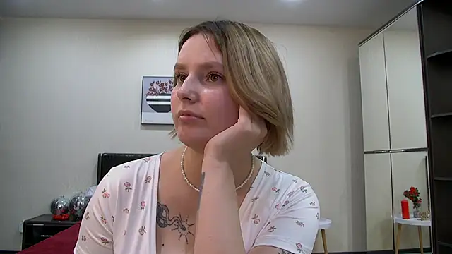 Snapshot of DianeMills chatting on January 2025 01:19:01 AM DianeMills online show from January 2025 01:19:01 AM