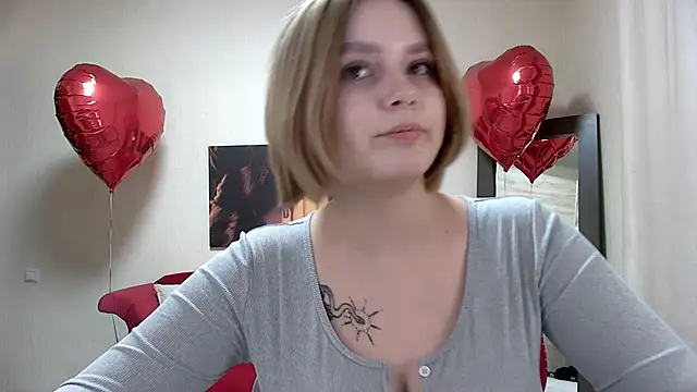 Snapshot of DianeMills chatting on February 2025 05:18:02 PM DianeMills online show from February 2025 05:18:02 PM