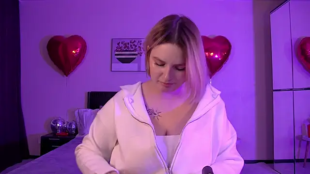 Snapshot of DianeMills chatting on February 2025 07:05:02 PM DianeMills online show from February 2025 07:05:02 PM