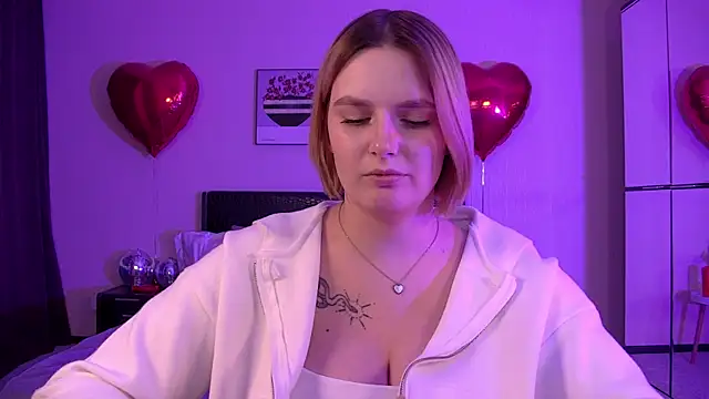 Snapshot of DianeMills chatting on February 2025 10:09:01 PM DianeMills online show from February 2025 10:09:01 PM