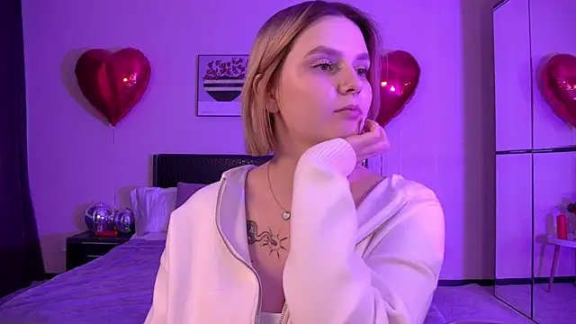 Snapshot of DianeMills chatting on February 2025 04:20:01 AM DianeMills online show from February 2025 04:20:01 AM