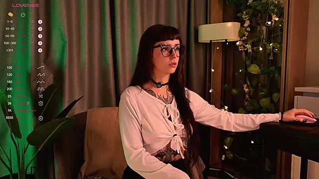 MichaellaMoon online show from December 2024 05:48:02 PM