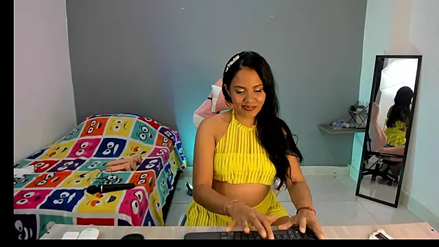 nicol jone1 online show from January 2025 09:43:02 PM