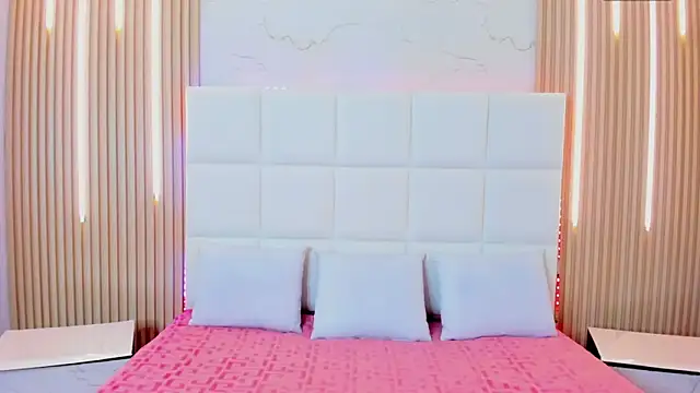 Snapshot of Iris_Thompson_ chatting on October 2025 04:04:02 AM Iris Thompson online show from October 2025 04:04:02 AM