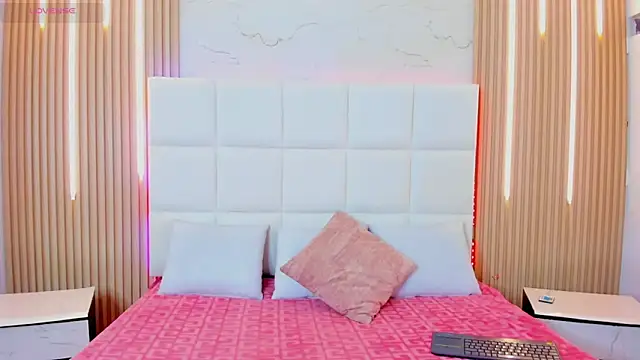 Snapshot of Iris_Thompson_ chatting on October 2025 04:27:01 AM Iris Thompson online show from October 2025 04:27:01 AM