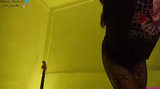 Evil Queen13 online show from December 2024 10:18:02 AM