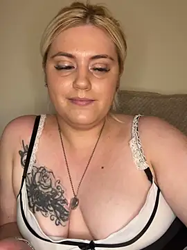 Snapshot of Blondiee3088 chatting on February 2025 05:18:02 PM Blondiee3088 online show from February 2025 05:18:02 PM