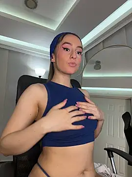 nicollefiorett online show from October 2025 10:44:02 PM