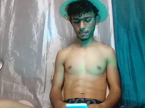 Luckbigcock64 online show from January 2025 01:35:01 PM