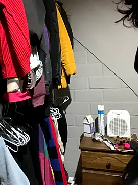 missaaprilv online show from October 2025 03:57:01 AM