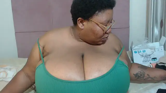 DAIRYBELLELIZxx online show from December 2024 05:21:02 PM