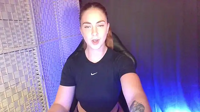 KayleyxEmily online show from November 2025 09:05:02 PM