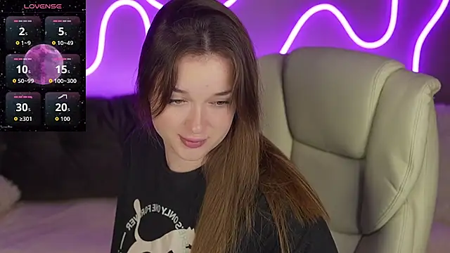 Snapshot of DonnaLustt chatting on November 2025 01:48:02 AM DonnaLustt online show from November 2025 01:48:02 AM