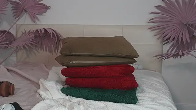 tiffannyjons online show from December 2024 09:17:01 PM