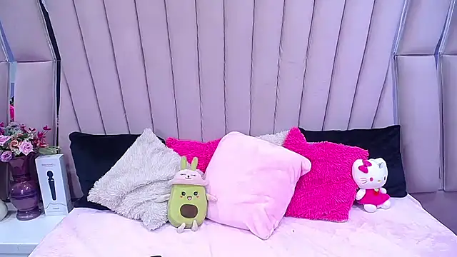 Snapshot of nathalia_pink chatting on November 2025 08:43:01 PM nathalia pink online show from November 2025 08:43:01 PM