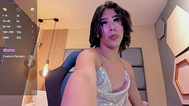 HOTTY RED  online show from December 2024 06:28:02 PM