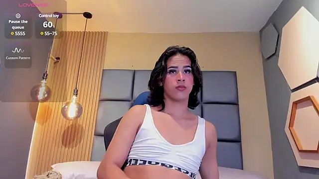 HOTTY RED  online show from February 2025 05:50:02 PM