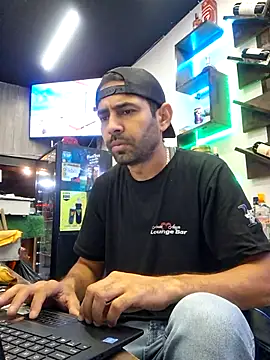 Snapshot of Alsaud1106 chatting on February 2025 09:43:01 PM Alsaud1106 online show from February 2025 09:43:01 PM