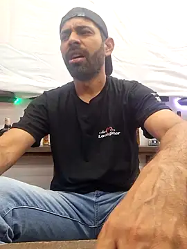 Snapshot of Alsaud1106 chatting on March 2025 09:02:02 PM Alsaud1106 online show from March 2025 09:02:02 PM