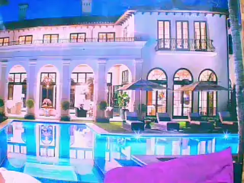 Snapshot of EbonyHotBuns chatting on September 2025 09:20:01 PM EbonyHotBuns online show from September 2025 09:20:01 PM